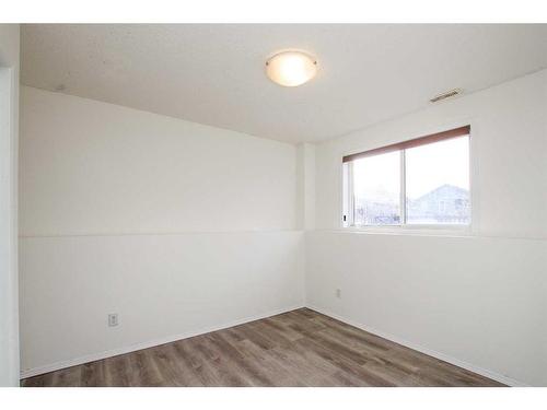 10 Cedar Square, Blackfalds, AB - Indoor Photo Showing Other Room