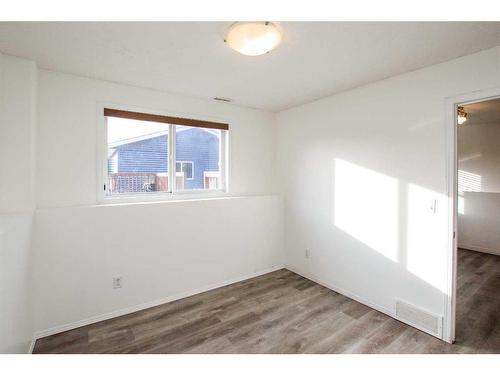 10 Cedar Square, Blackfalds, AB - Indoor Photo Showing Other Room