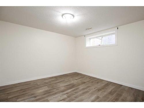 10 Cedar Square, Blackfalds, AB - Indoor Photo Showing Other Room