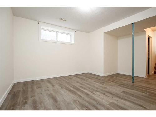 10 Cedar Square, Blackfalds, AB - Indoor Photo Showing Other Room