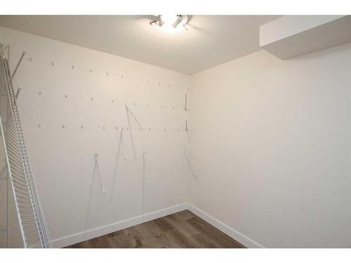 10 Cedar Square, Blackfalds, AB - Indoor Photo Showing Other Room