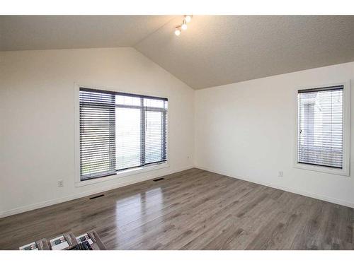 10 Cedar Square, Blackfalds, AB - Indoor Photo Showing Other Room