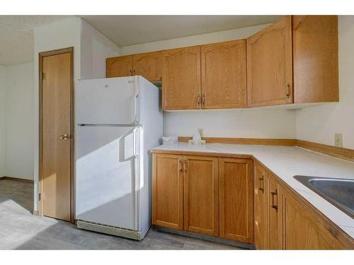 22 Dixon Crescent, Red Deer, AB - Indoor Photo Showing Kitchen