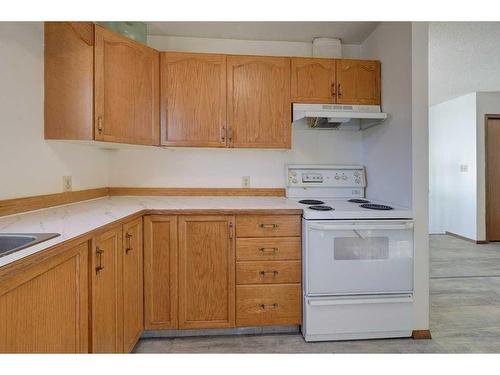 22 Dixon Crescent, Red Deer, AB - Indoor Photo Showing Kitchen