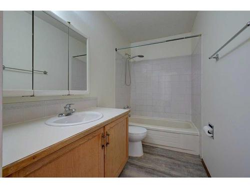 22 Dixon Crescent, Red Deer, AB - Indoor Photo Showing Bathroom