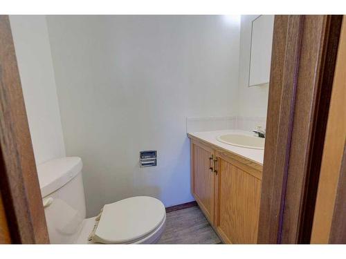 22 Dixon Crescent, Red Deer, AB - Indoor Photo Showing Bathroom