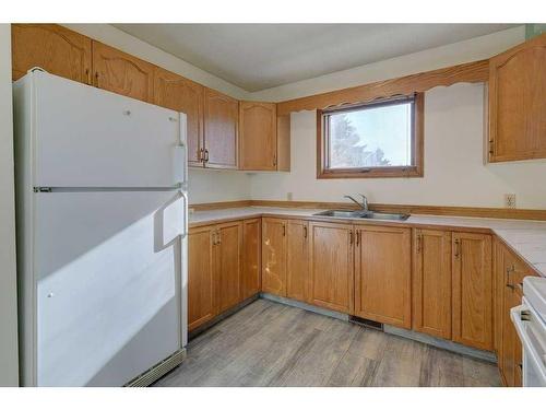 22 Dixon Crescent, Red Deer, AB - Indoor Photo Showing Kitchen With Double Sink