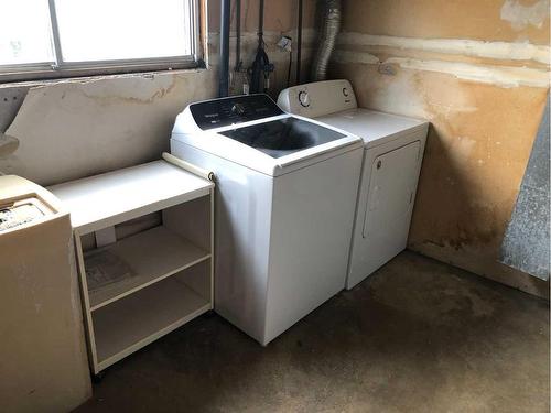 1-6-5407 48 Avenue, Forestburg, AB - Indoor Photo Showing Laundry Room