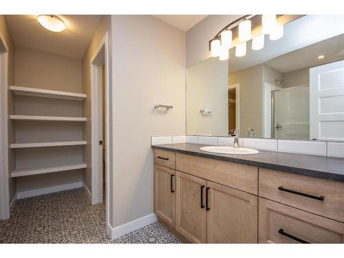 122 Mann Drive, Penhold, AB - Indoor Photo Showing Bathroom