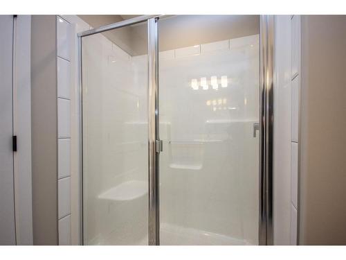 122 Mann Drive, Penhold, AB - Indoor Photo Showing Bathroom