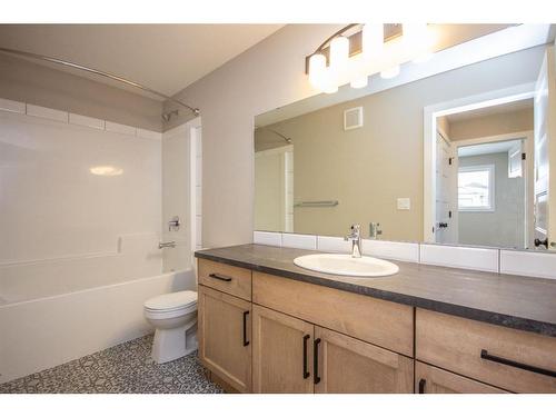 122 Mann Drive, Penhold, AB - Indoor Photo Showing Bathroom