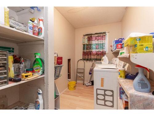 39221 Highway 815, Rural Lacombe County, AB - Indoor Photo Showing Laundry Room