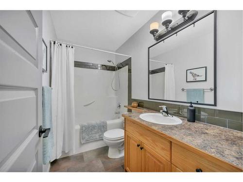 #1 5108 60 Avenue, Ponoka, AB - Indoor Photo Showing Bathroom