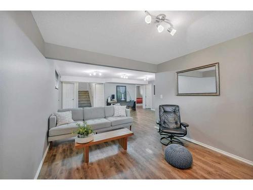 #1 5108 60 Avenue, Ponoka, AB - Indoor Photo Showing Living Room