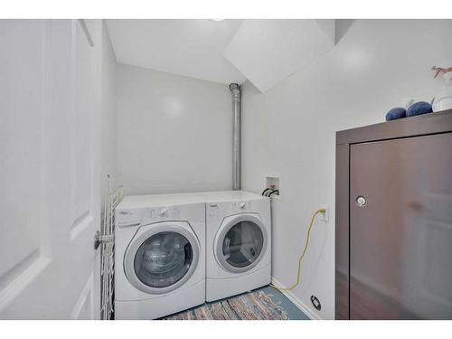 #1 5108 60 Avenue, Ponoka, AB - Indoor Photo Showing Laundry Room