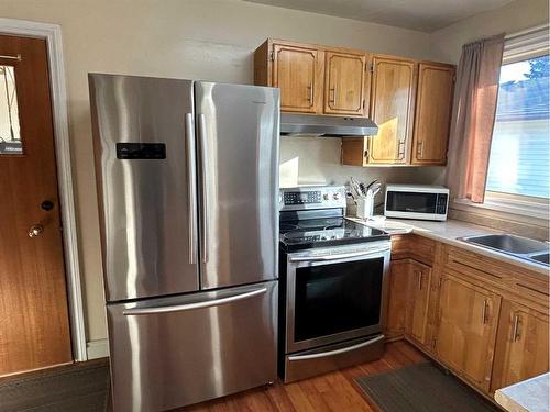 5107 49 Avenue, Forestburg, AB - Indoor Photo Showing Kitchen