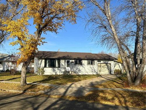 5107 49 Avenue, Forestburg, AB - Outdoor