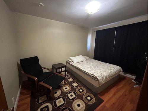 5107 49 Avenue, Forestburg, AB - Indoor Photo Showing Bedroom