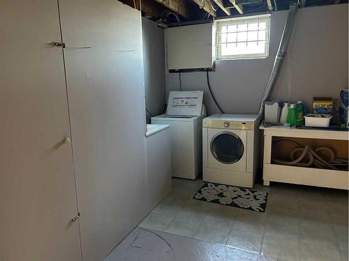 5107 49 Avenue, Forestburg, AB - Indoor Photo Showing Laundry Room