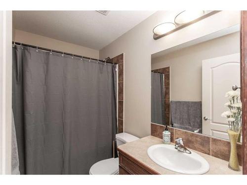 56 Lodge Place, Sylvan Lake, AB - Indoor Photo Showing Bathroom