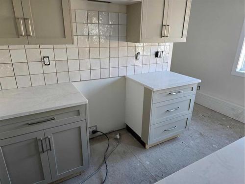 5139 52 Street, Lacombe, AB - Indoor Photo Showing Kitchen