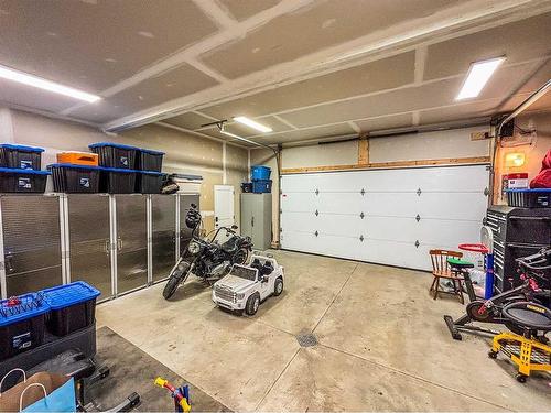 1-421008 Range Road 14, Rural Ponoka County, AB - Indoor Photo Showing Garage