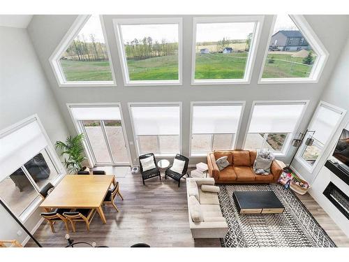 1-421008 Range Road 14, Rural Ponoka County, AB - Indoor Photo Showing Living Room