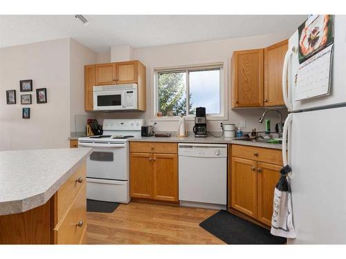 308-4834 52A Street, Camrose, AB - Indoor Photo Showing Kitchen