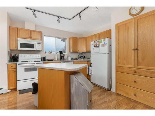 308-4834 52A Street, Camrose, AB - Indoor Photo Showing Kitchen