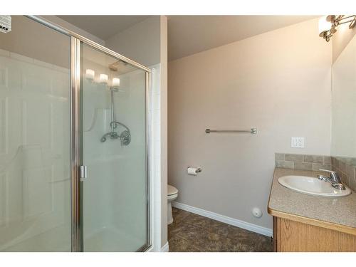 6440 Elmwood Way, Innisfail, AB - Indoor Photo Showing Bathroom