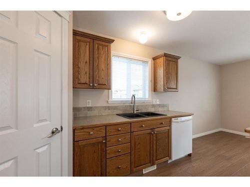 6440 Elmwood Way, Innisfail, AB - Indoor Photo Showing Kitchen With Double Sink