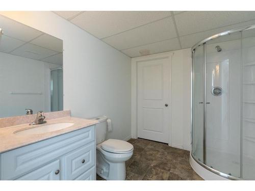 6440 Elmwood Way, Innisfail, AB - Indoor Photo Showing Bathroom