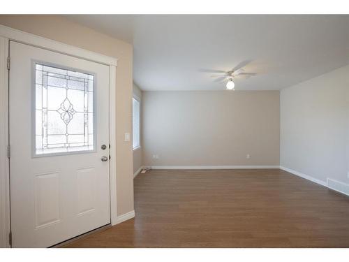 6440 Elmwood Way, Innisfail, AB - Indoor Photo Showing Other Room