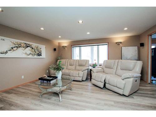 104 Darling Crescent, Red Deer, AB - Indoor Photo Showing Living Room