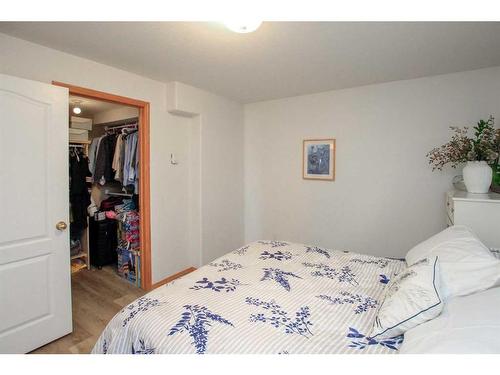 104 Darling Crescent, Red Deer, AB - Indoor Photo Showing Bedroom