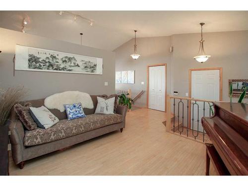 104 Darling Crescent, Red Deer, AB - Indoor Photo Showing Living Room