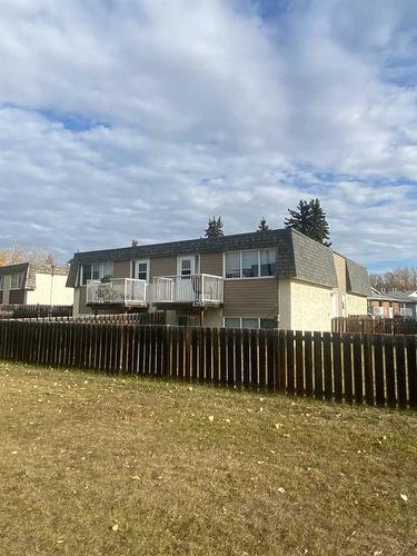 1-4-6311 59 Avenue, Red Deer, AB - Outdoor