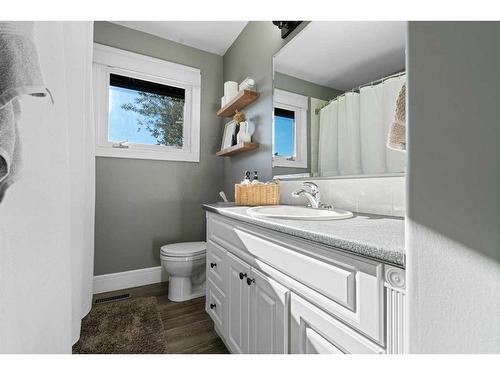 6309 41 Avenue, Camrose, AB - Indoor Photo Showing Bathroom