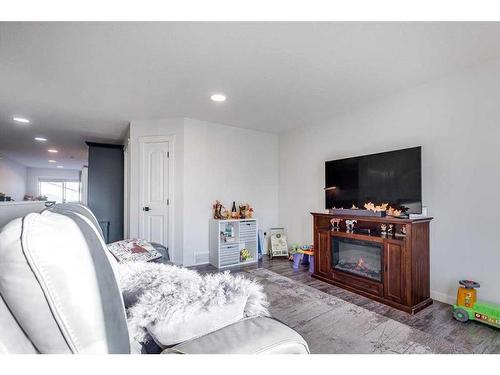 10 Ranchers Close, Lacombe, AB - Indoor Photo Showing Bedroom