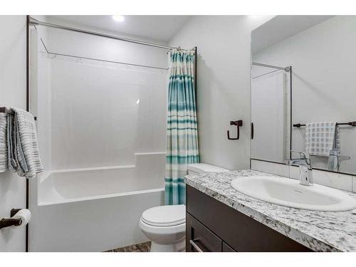 10 Ranchers Close, Lacombe, AB - Indoor Photo Showing Bathroom