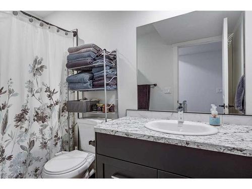 10 Ranchers Close, Lacombe, AB - Indoor Photo Showing Bathroom