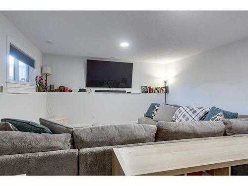 10 Ranchers Close, Lacombe, AB - Indoor Photo Showing Living Room