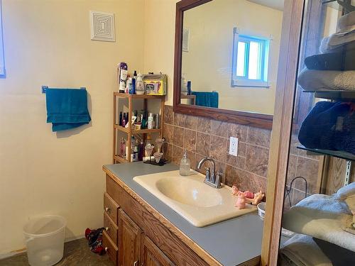 38024 Range Road 18-2, Rural Stettler No. 6, County Of, AB - Indoor Photo Showing Bathroom