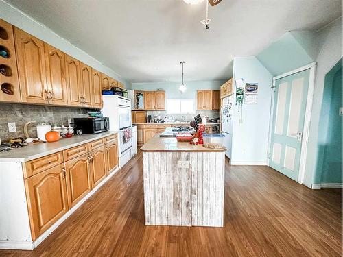 38024 Range Road 18-2, Rural Stettler No. 6, County Of, AB - Indoor Photo Showing Kitchen