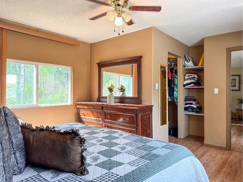 53224 Range Road 61, Rural Parkland County, AB - Indoor Photo Showing Bedroom