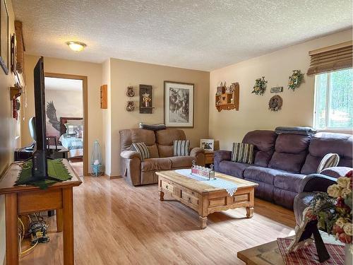 53224 Range Road 61, Rural Parkland County, AB - Indoor Photo Showing Living Room