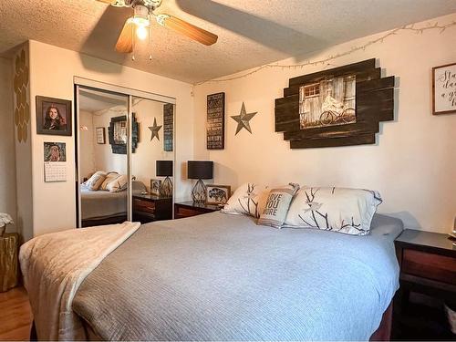 53224 Range Road 61, Rural Parkland County, AB - Indoor Photo Showing Bedroom