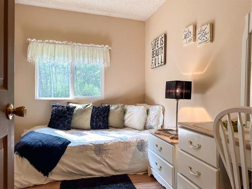 53224 Range Road 61, Rural Parkland County, AB - Indoor Photo Showing Bedroom