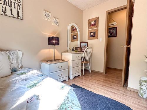 53224 Range Road 61, Rural Parkland County, AB - Indoor Photo Showing Bedroom