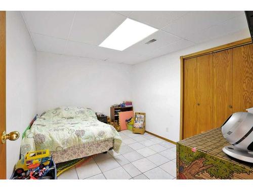 15-5209 Township Road 325 A, Rural Mountain View County, AB - Indoor Photo Showing Bedroom